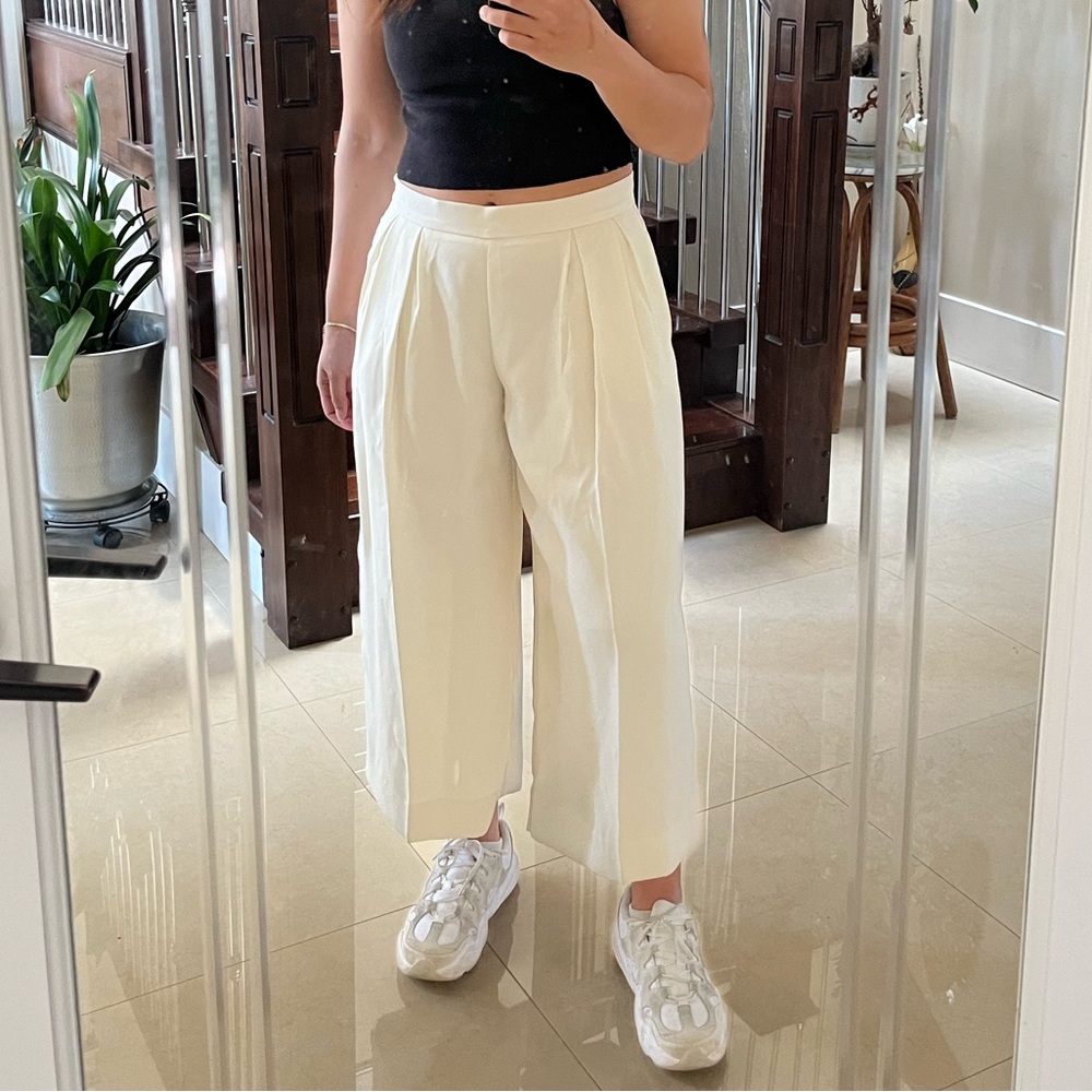 Banana Republic white trousers